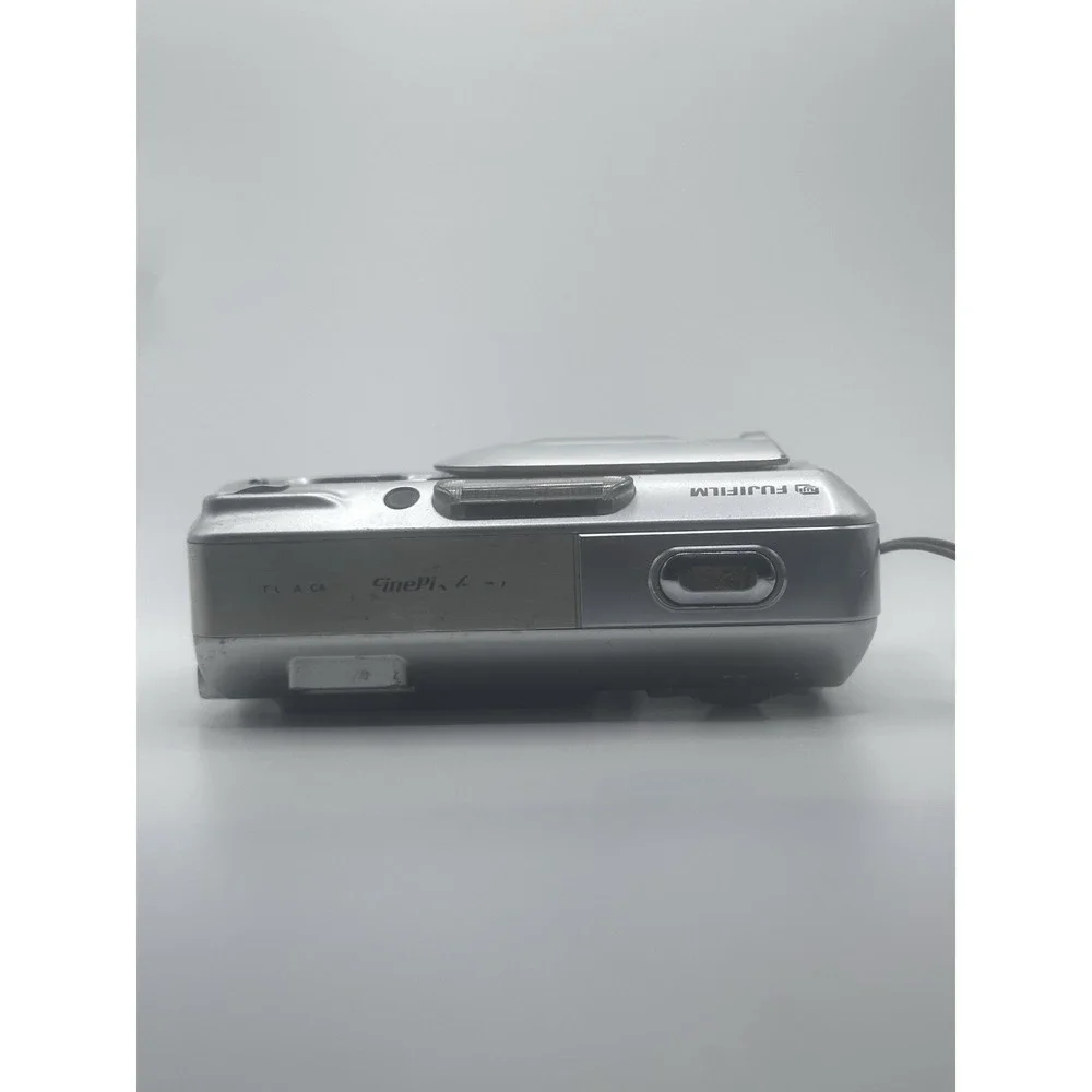 Fujifilm FinePix A340 4MP Untested Digital Camera Silver for Parts / Repair